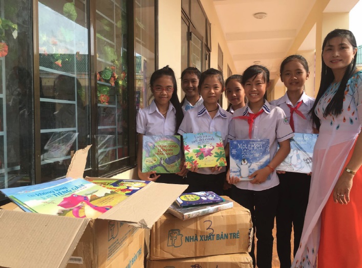 세상에없는여행은 베트남 여행으로 얻은 수익으로 베트남 전쟁 피해 마을 학교 학생들을 위한 도서를 구매해 전달했다.